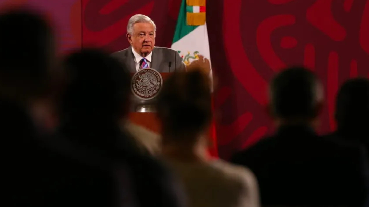 La única marcha que ha llenado el Zócalo es la feminista: AMLO; oposición hace campaña