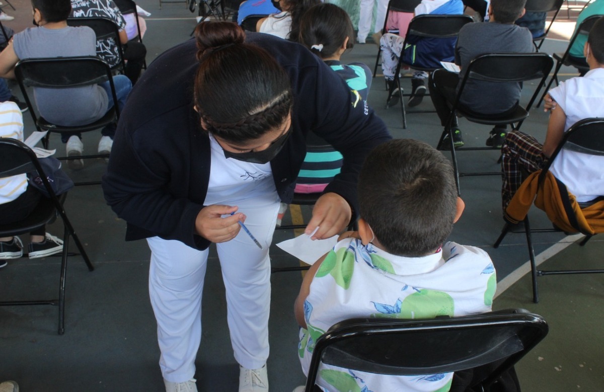 Acudieron acompañados de su padre o tutor para poder ser vacunados.