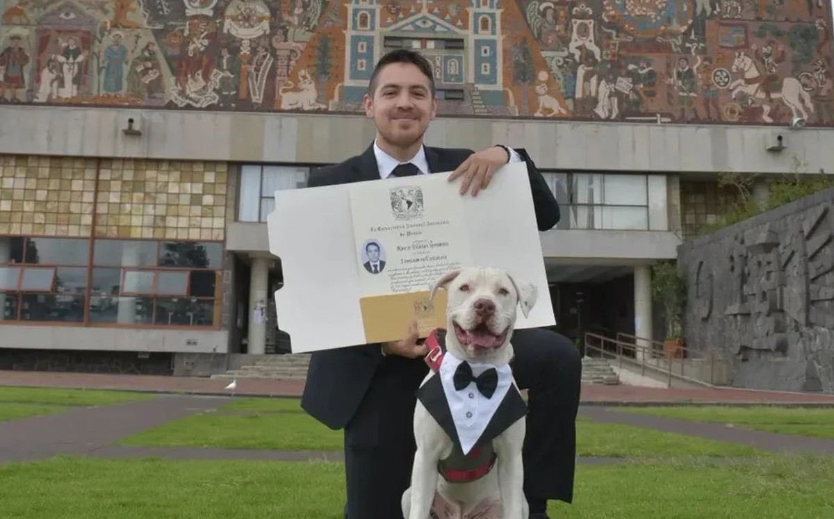 Boss, el perro que se robó la graduación de su dueño (UNAM).