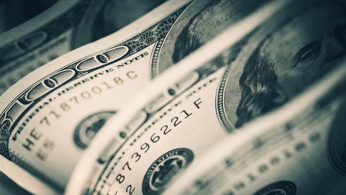 Dólar se dispara a nuevo máximo en 20 años