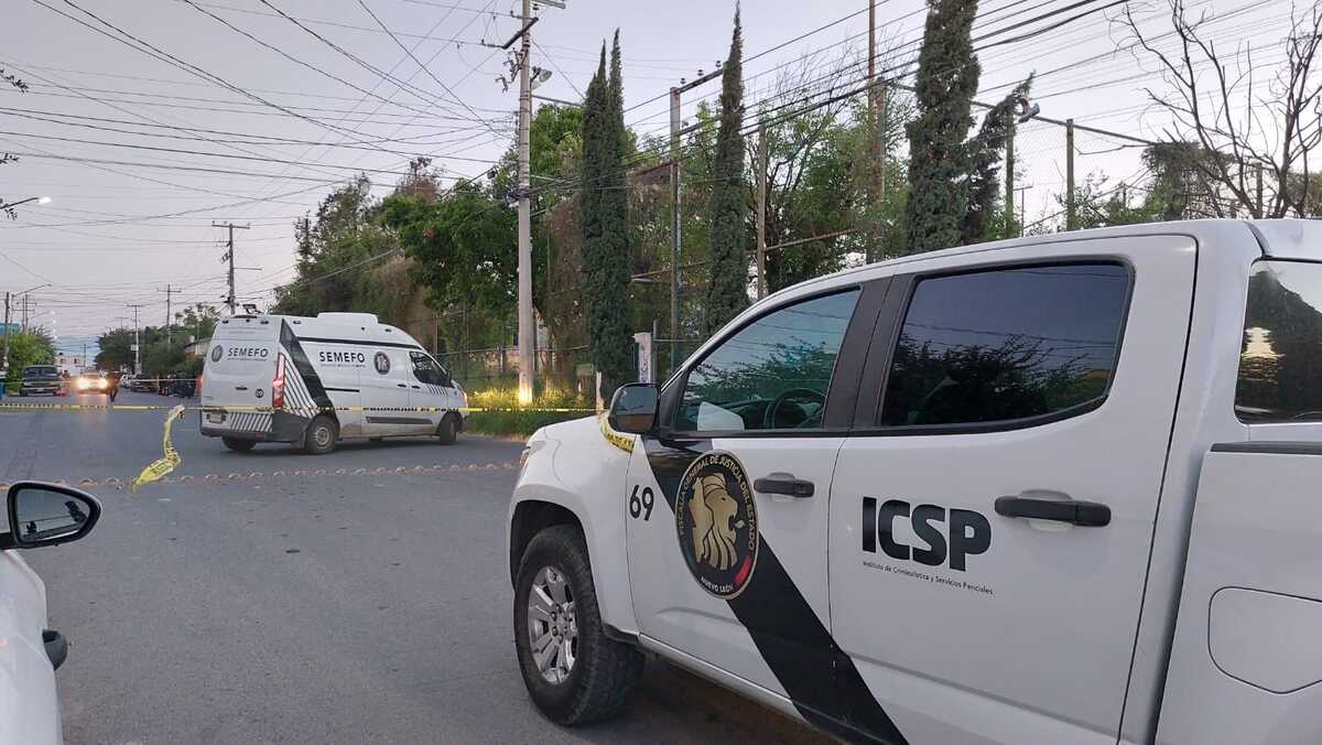 Encuentran hombre sin vida en gradas de deportivo en Apodaca. Foto: Leyda Estrada