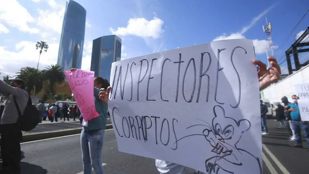 Bloquean avenida Universidad por más de dos horas en protesta por inauguración de Mítikah