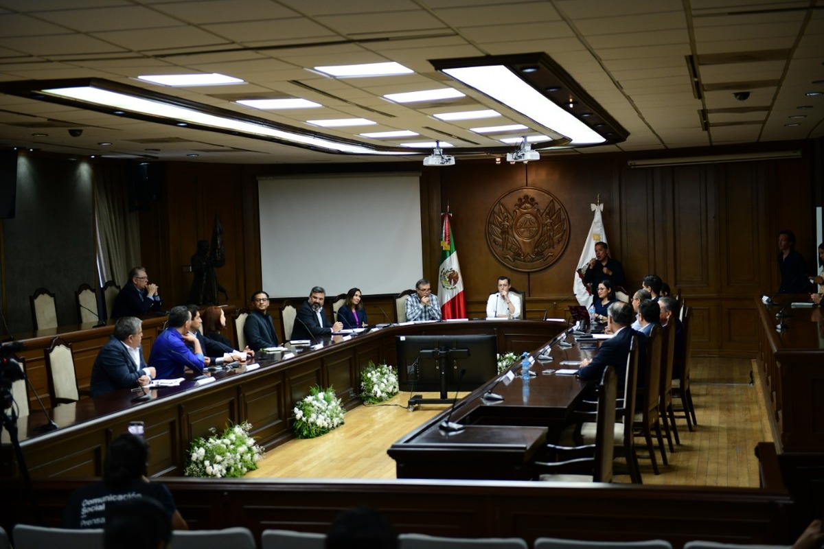 La reunión fue en la Sala de Cabildo de Monterrey. Foto: Especial.