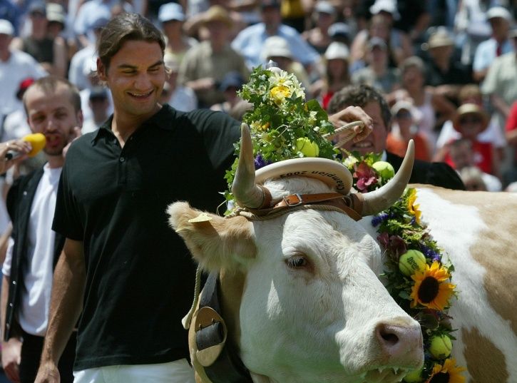 Roger Federer recibió una vaca de regalo en el Swiss Open