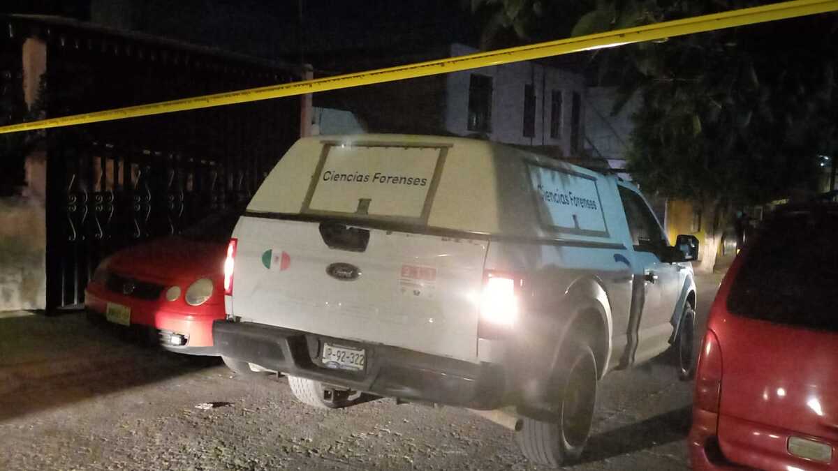 Servicio médico forense acude a lugar de asesinato en Guadalajara (Vicente Torres Munguía)