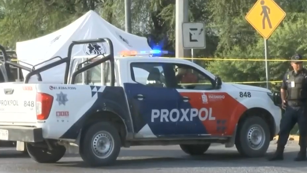 Encuentran restos humanos en una camioneta en Escobedo, Nuevo León