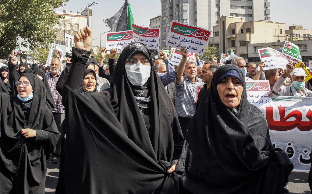 Miles de mujeres han salido a protestas tras el feminicidio de una joven a manos de la policía. (AFP)