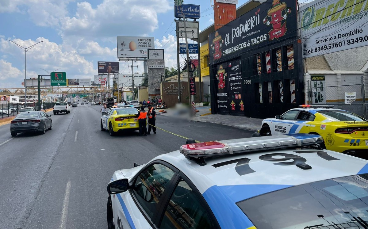 Muere motociclista tras derrapar y chocar con dos autos en avenida Garza Sada / Víctor González Garza