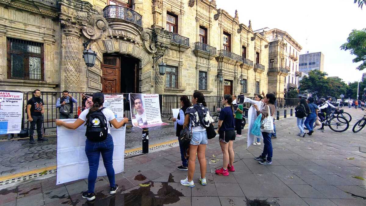 Familias de desaparecidos marchan frente al Palacio de Gobierno (Usi Toledo)