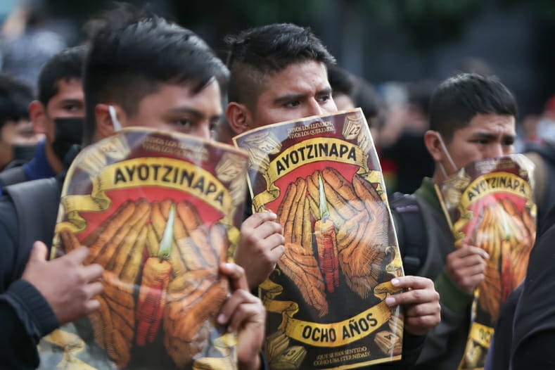 Marcha a ocho años del caso Ayotzinapa en Ciudad de México. (Foto: Araceli López)