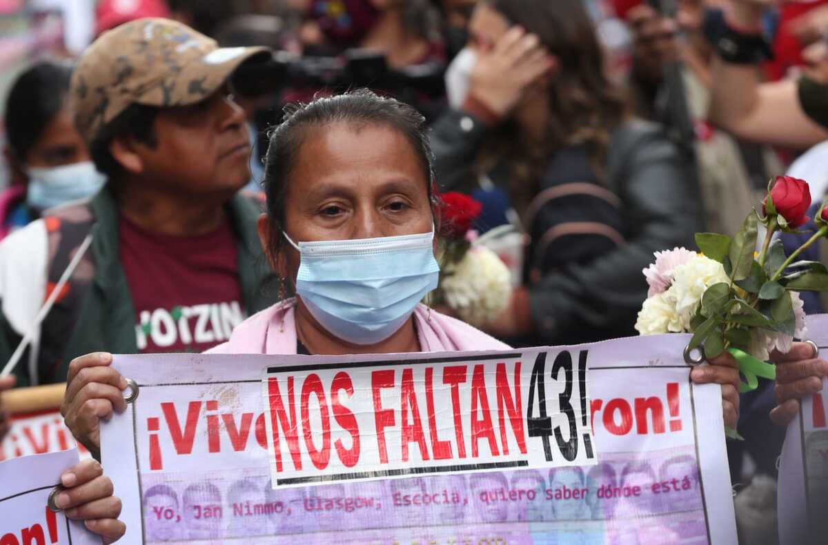marcha Ayotzinapa 2022