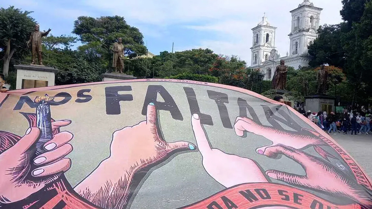 Normalistas de Chilpancingo marchan en conmemoración a los 43 de Ayotzinapa