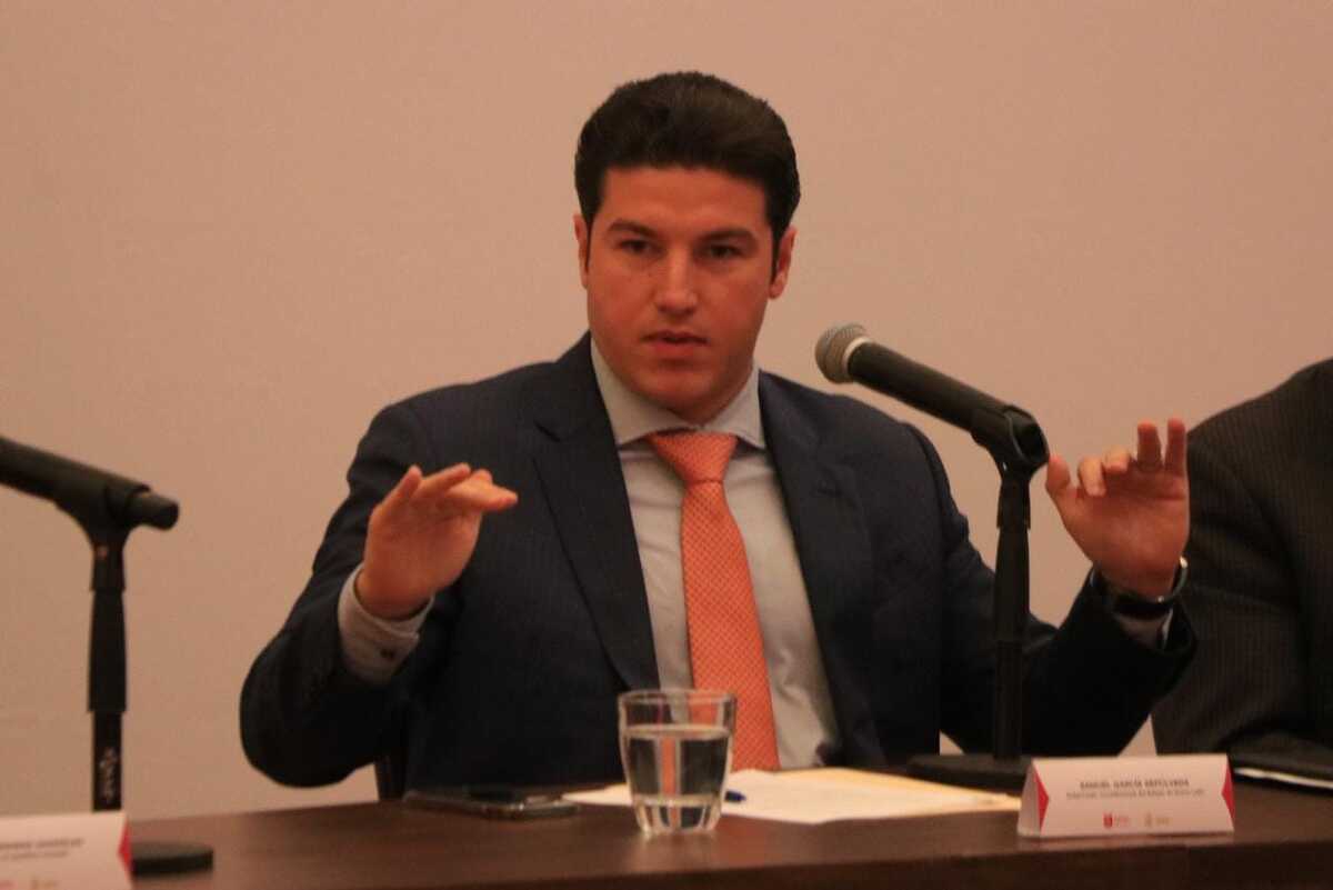 Samuel García habla en Monterrey acerca de camiones chinos. Foto: Raúl Palacios