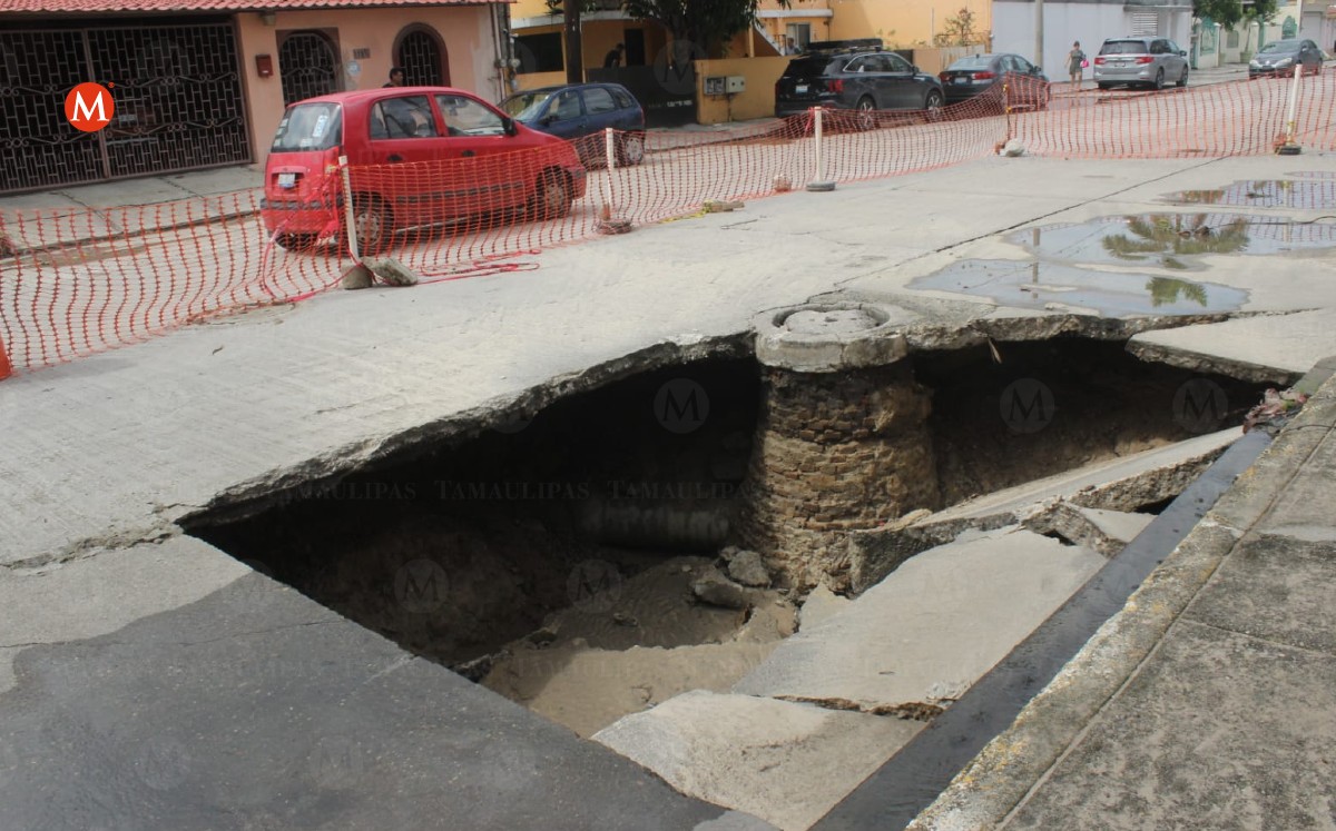 Socavón en la colonia Ampliación de la Unidad Nacional de Ciudad Madero. (Sergio Sánchez)