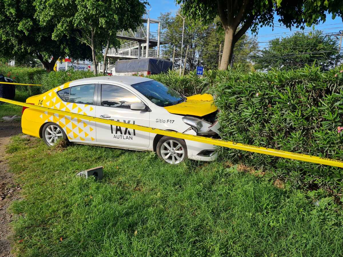 El accidente se suscitó sobre la avenida López Mateos en la colonia San Agustín. (Juan Carlos Munguía)