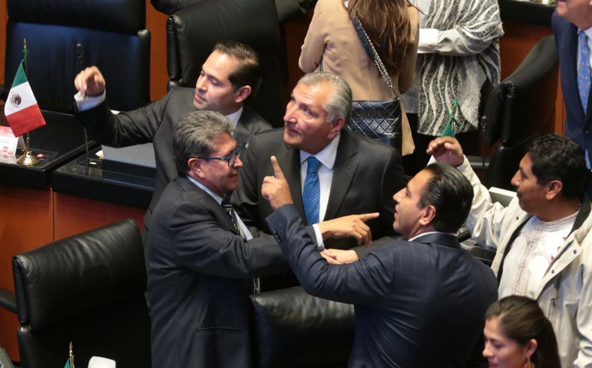 Adán Augusto López  defendió el trabajo de Alejandro Encinas. | Jesús Quintanar
