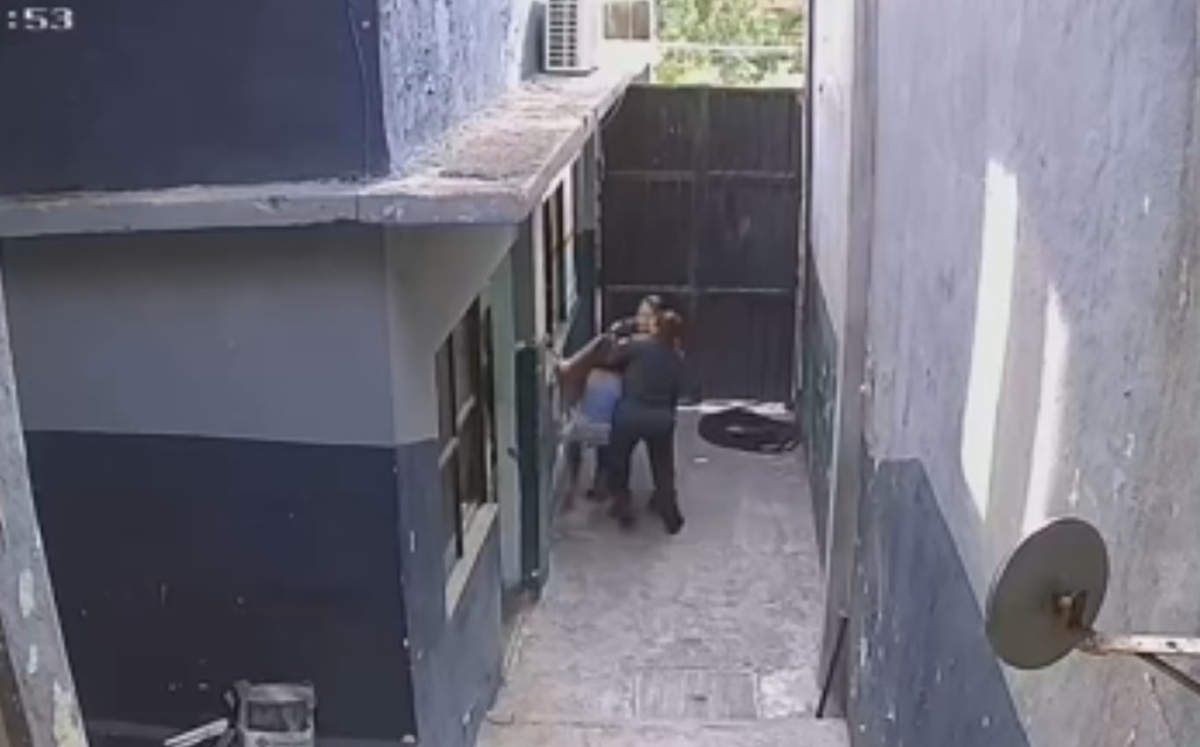 Tras su detención, Abigail Hya fue llevada a la comandancia municipal de Salina Cruz. | Especial