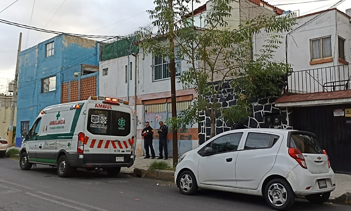 El hombre amagó con saltar desde el segundo piso de una casa. | Enrique Luna