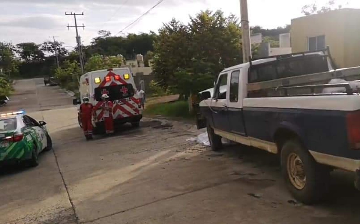 Hombre muere atropellado por su camioneta
