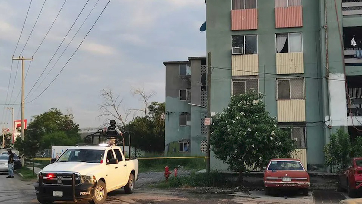 Asesinan a cuatro personas en edificio de departamentos en Escobedo