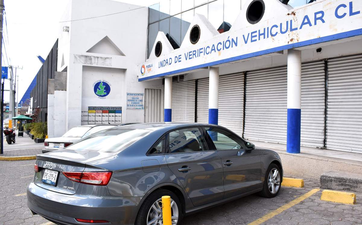Aspectos del verificentro de Boulevard Atlixco | Agencia Enfoque