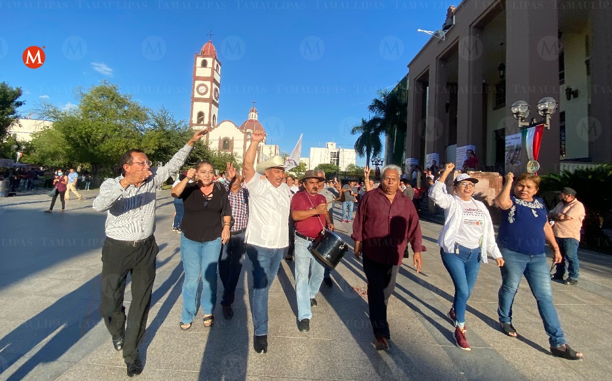 Celebran triunfo de Américo Villarreal afuera de Palacio de Gobierno de Tamaulipas. (Antonio Hernández)