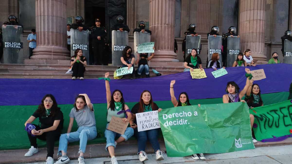 https://cdn.milenio.com/uploads/media/2022/09/28/contingente-llega-palacio-gobierno-foto.jpeg