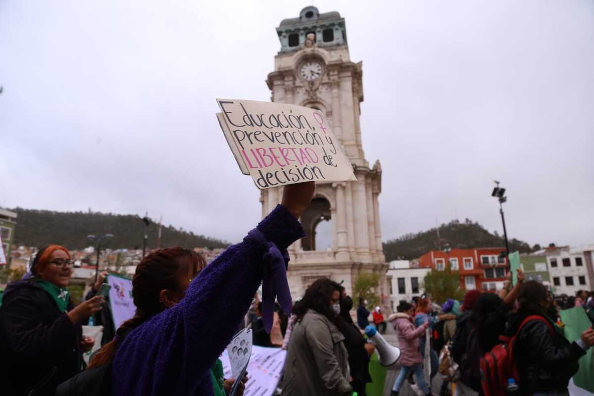 Decenas de mujeres se sumaron a la marcha de este 28S en Pachuca (Jorge Sánchez)