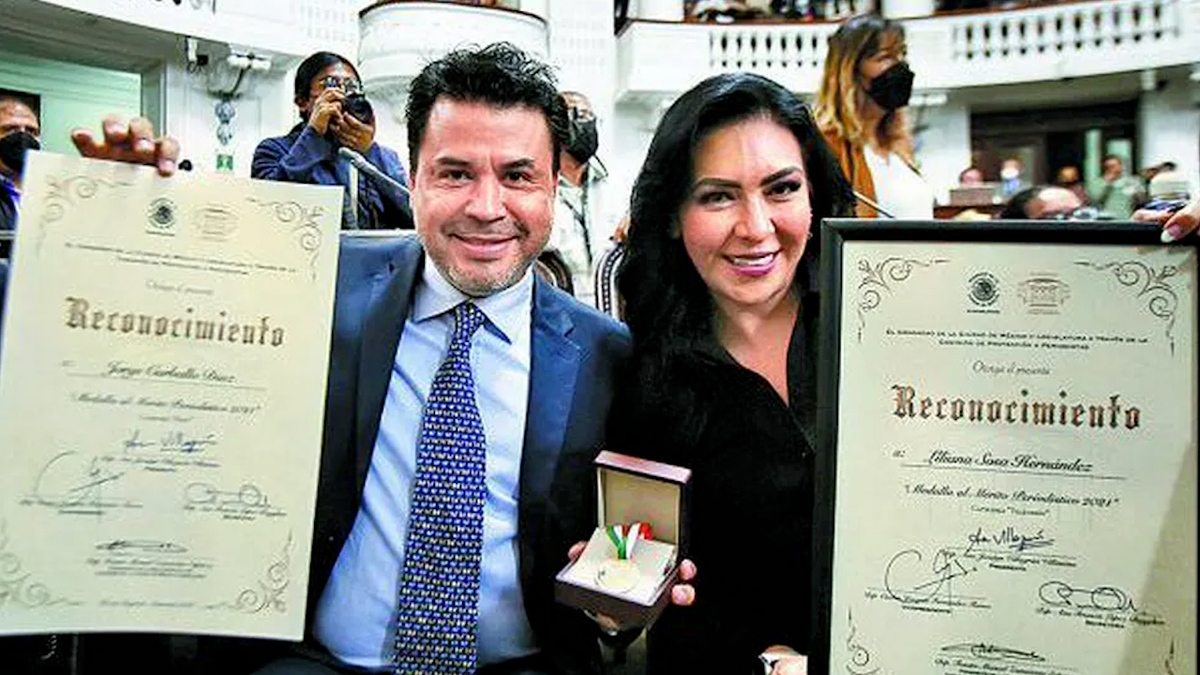 Galardonan a periodistas de Multimedios