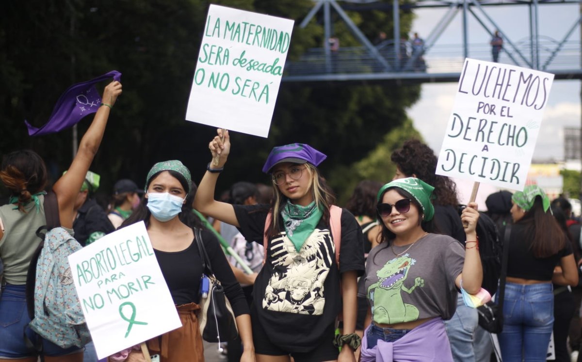 Marcha feminista a favor del aborto en Puebla | Melanie Torres