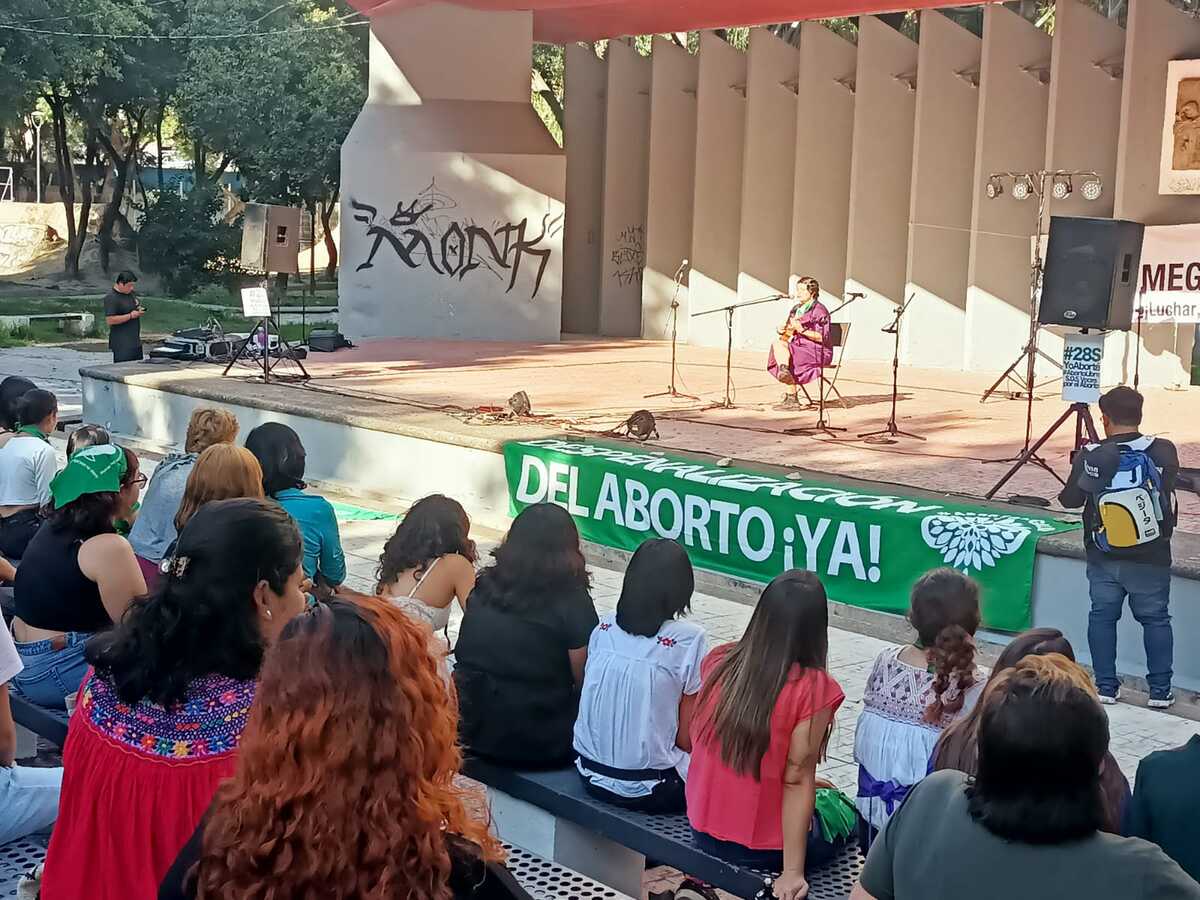 Red por los derechos sexuales y reproductivos en Jalisco,  convocó a una concentración en el parque Normalistas. (Josefina Ruíz)