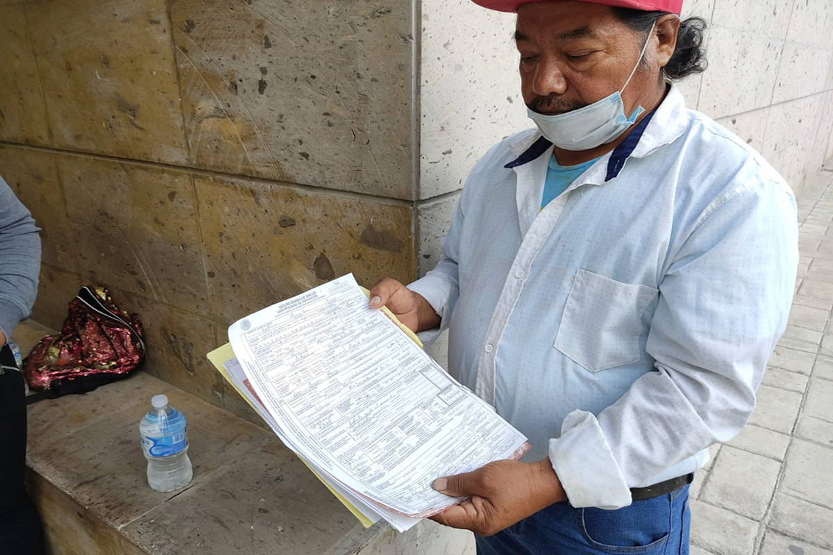 Le robaron bolso con INE; ahora quieren entregar cuerpo identificado por esa credencial a sus padres. | Especial