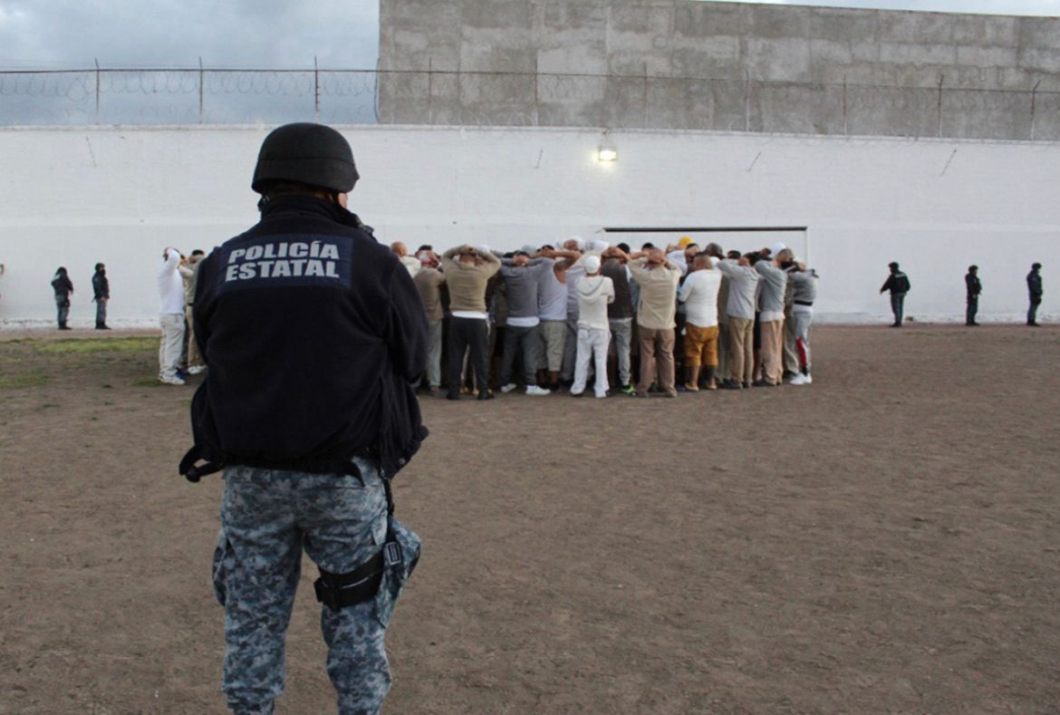Los agentes realizaron revisiones en las áreas de dormitorios y zonas comunes.