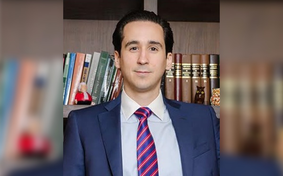 Alejandro Basave presenta el tercer libro "SI13NCIO", donde explora la cotidianidad / Especial
