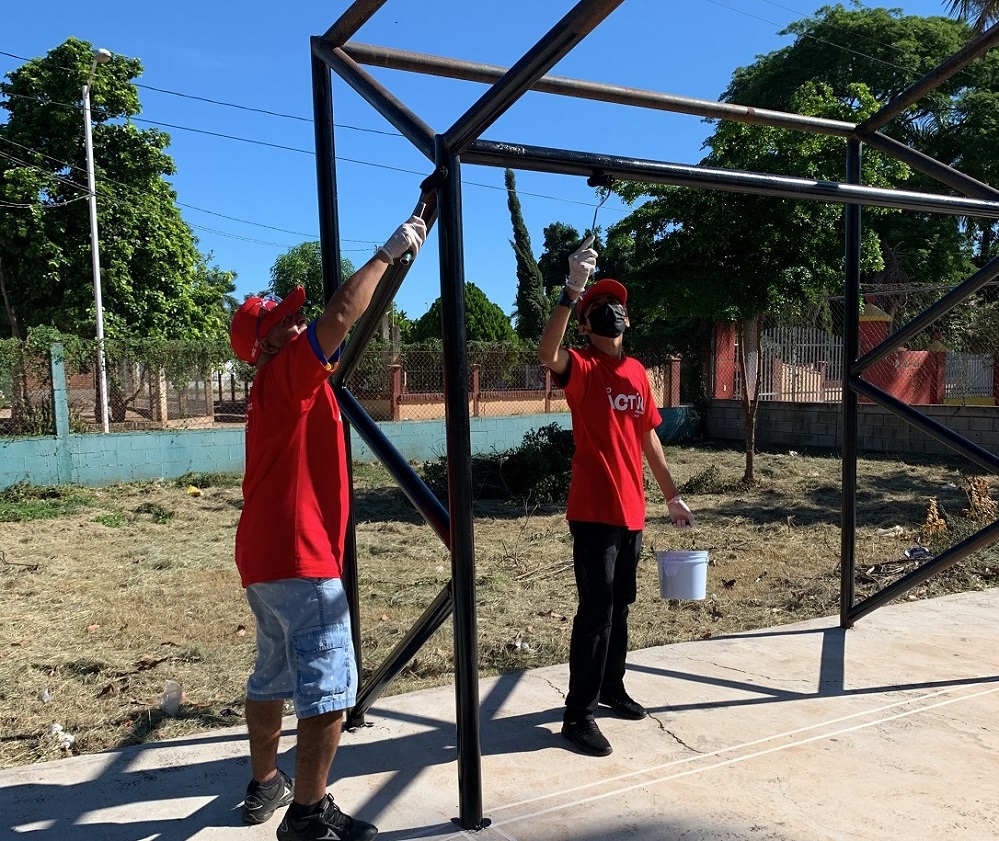 Entre colaboradores, familiares y amigos participaron más de 100 voluntarios en esta jornada. (Cortesía)