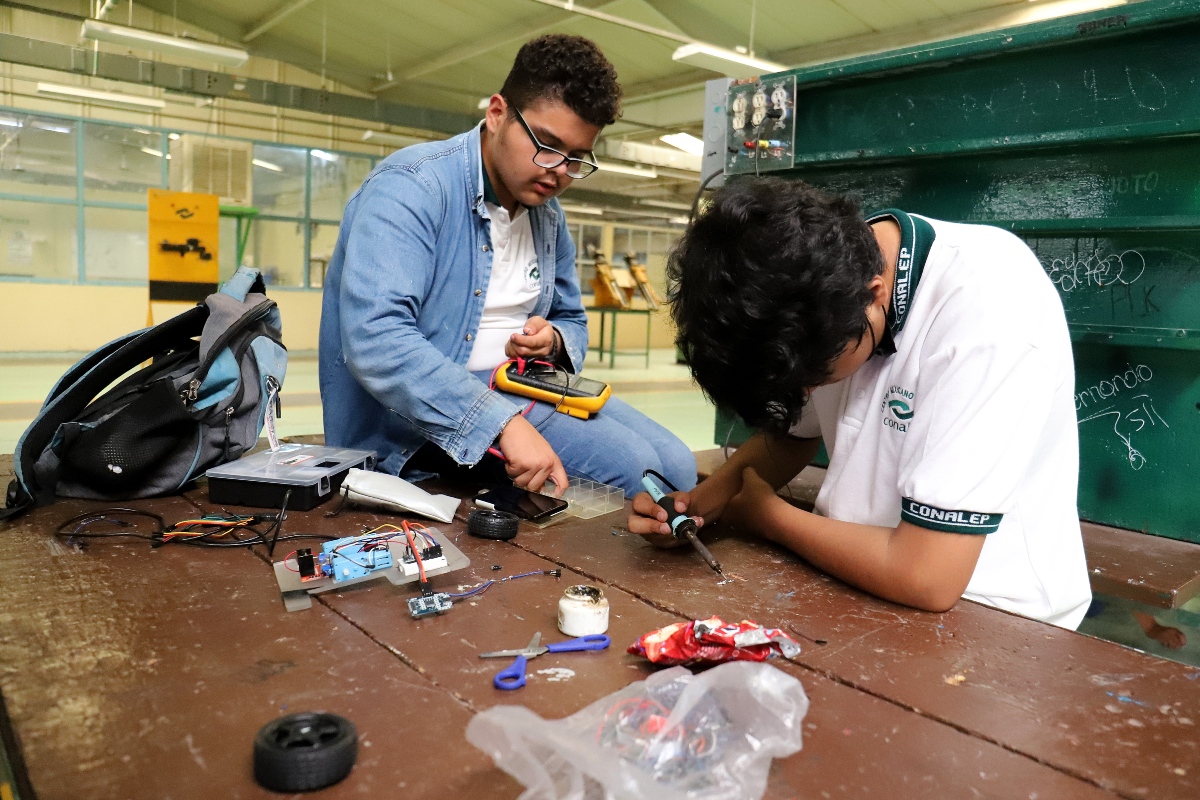 Se entregaron 133 actas de titulación a profesionistas del Conalep | Rolando Riestra