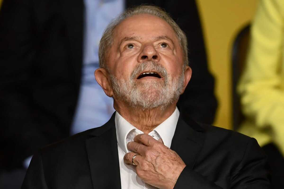 Lula se corre a las orillas de la derecha y trae a todos los artistas