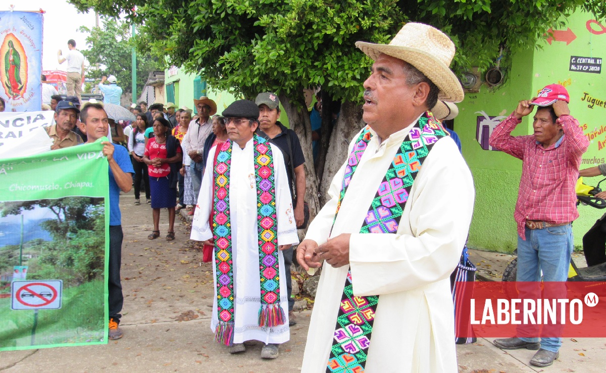 Padre Marcelo y Padre Eleazar en una peregrinación contra la minería. (Foto: Enriqueta Lerma)