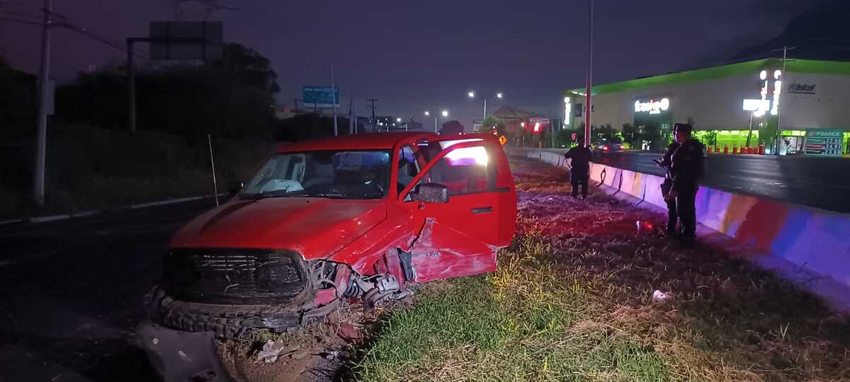 No encontraron a nadie al interior de la camioneta Ram de color rojo. Foto: Cynthia Pardo