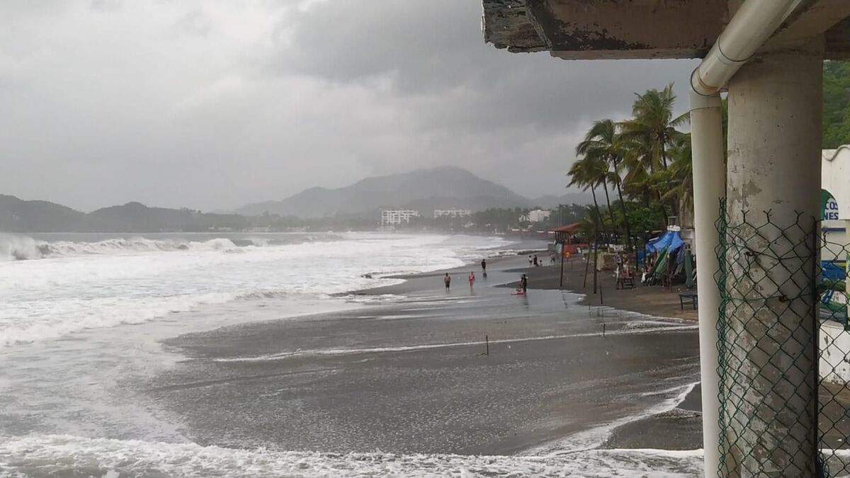 Mantienen alerta en Colima por paso de huracán 'Orlene' | Especial