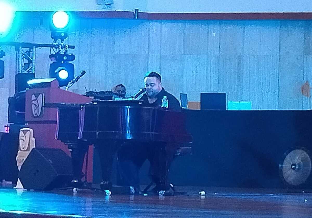 El cantante ofreció "Un canto por la tiroides". Adriana Jiménez