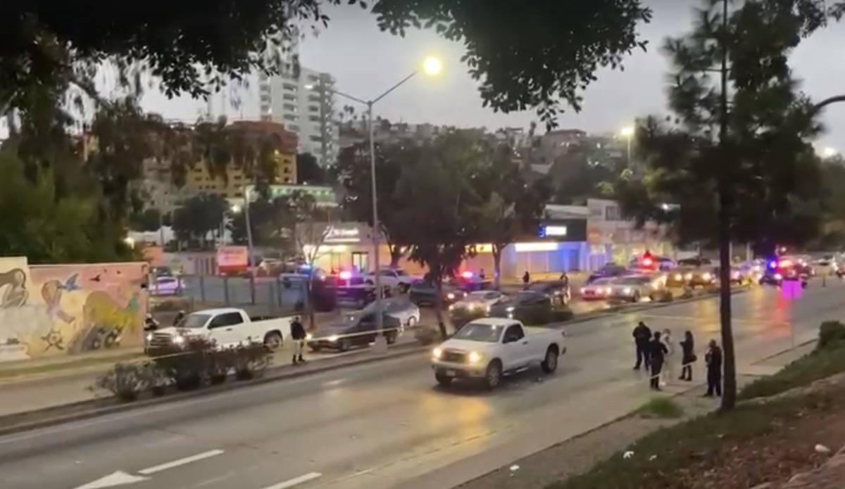 La camioneta tenía disparos en el vidrio del copiloto.