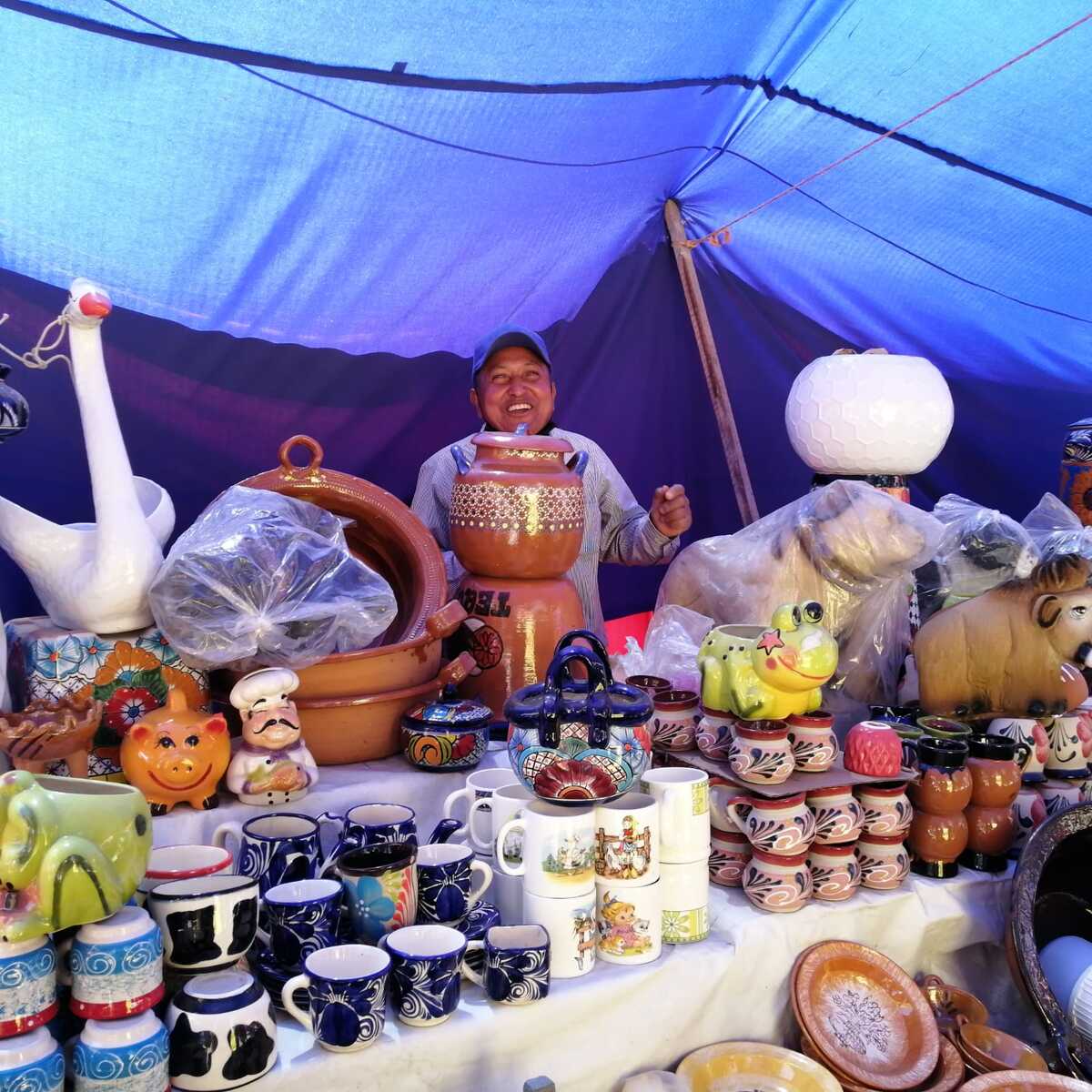 Luis Gerardo señala que le da gusto que se retome la feria debido la pandemia golpeo sus ventas (Jorge Sánchez)