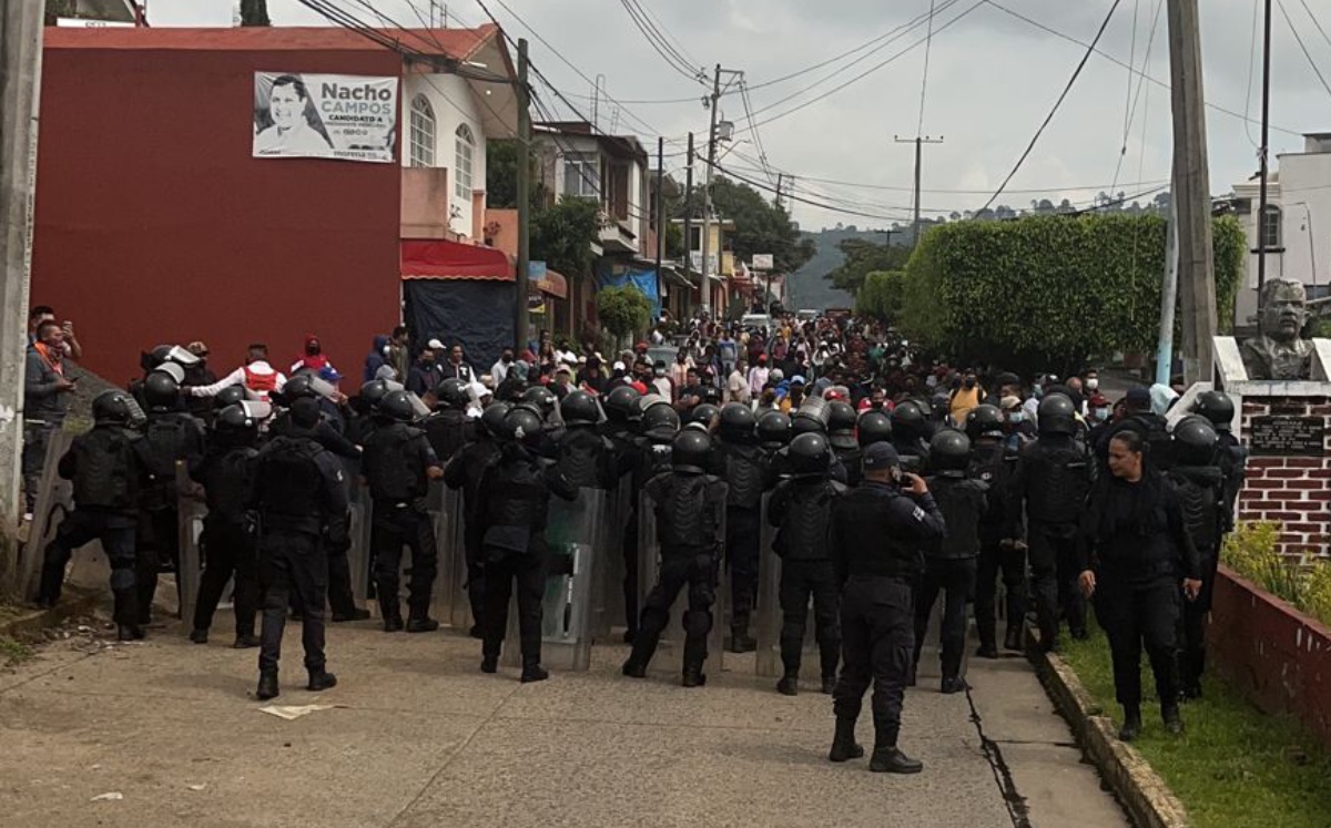 Los policías estatales evitaron que los maestros bloquearan el tramo ferroviario Lázaro Cárdenas-Morelia. (Especial)