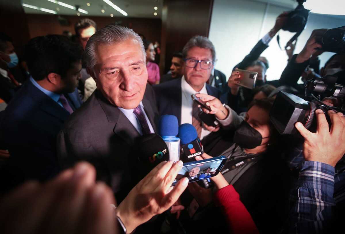 Adán Augusto, secretario de gobernación junto a Ricardo Monreal previo al inicio de sesión en el senado | Araceli López