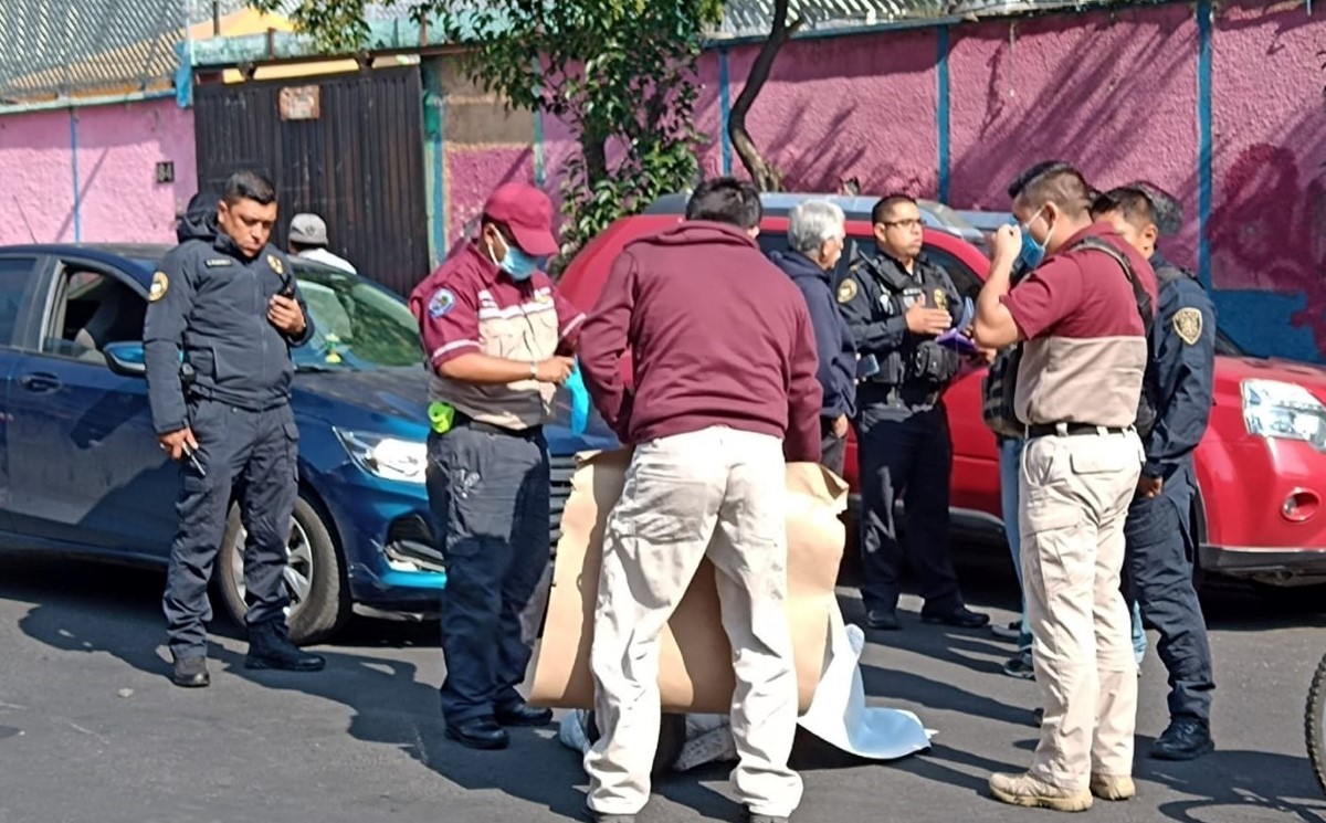 El auto chocó con la moto en la colonia Valle Gómez. | César Velázquez