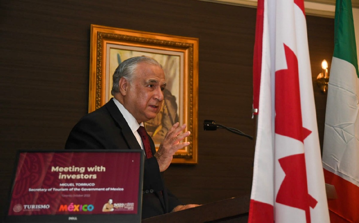 Miguel Torruco Marqués, secretario de Turismo, durante reunión de la industria turística, tour operadores y aerolíneas de Canadá. Foto: Especial