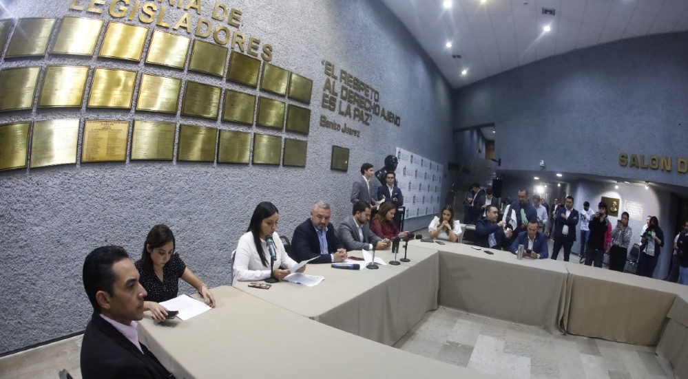 La Comisión de Justicia del Congreso local aceptó la renuncia de Gustavo Adolfo Guerrero / Jorge López