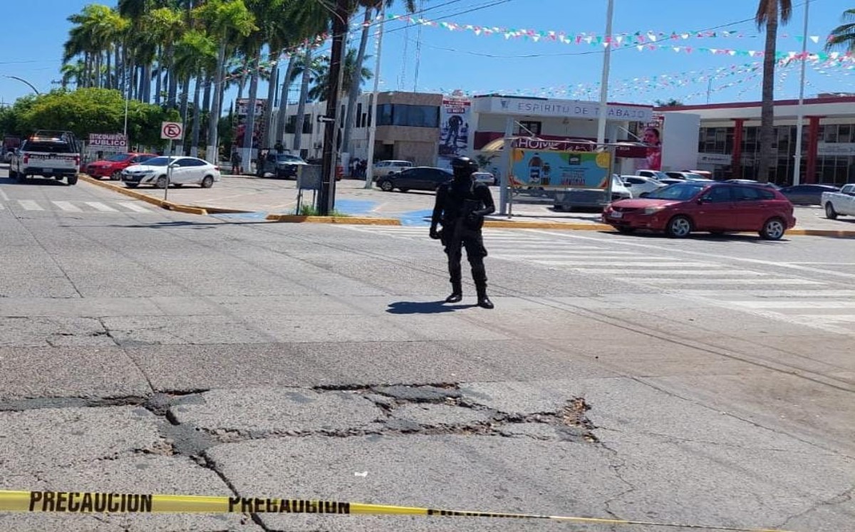 Evacuaron a las personas en el radio y acordonaron para evitar una posible tragedia.