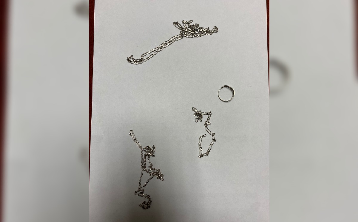 Al hombre le encontraron dos cadenas de plata, una esclava de plata y un anillo del mismo material. (Especial)